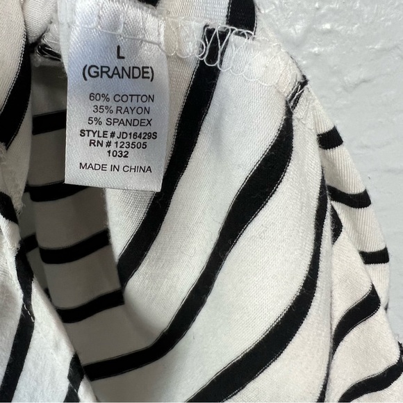 HEART & HIPS STRIPED DRESS - Picture 13 of 13